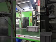 Большая пластиковая коробка для хранения автозапчастей